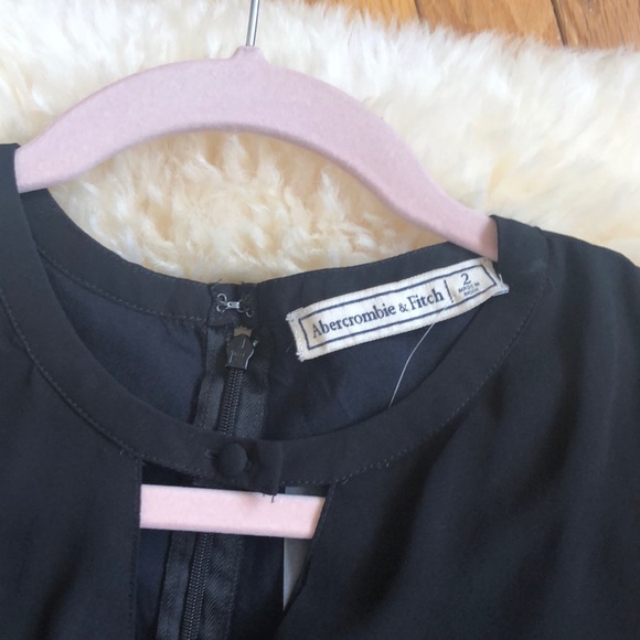 ABERCROMBIE & FITCH zip back sheer sleeve romper in black. Size 2. - Picture 7 of 15